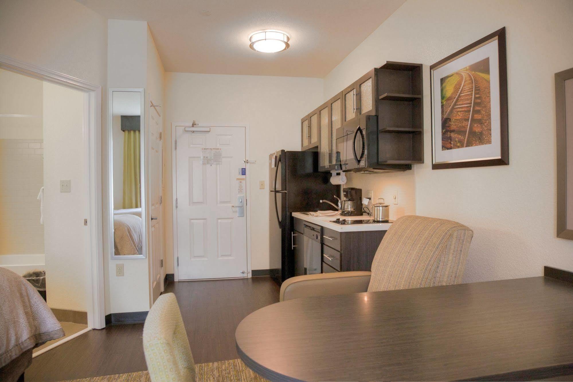 Candlewood Suites Alexandria By Ihg Екстериор снимка