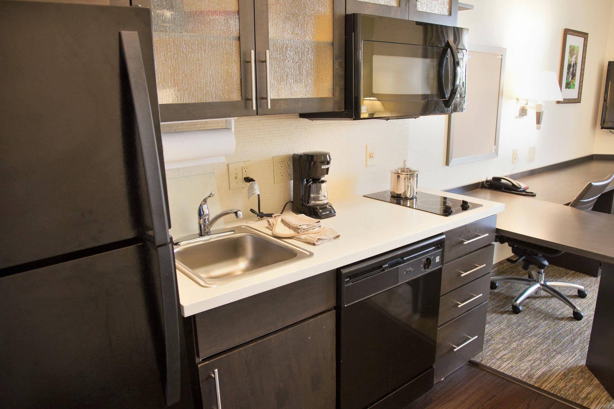 Candlewood Suites Alexandria By Ihg Екстериор снимка